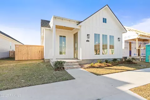 200 Harbourside Dr, Youngsville, LA 70592