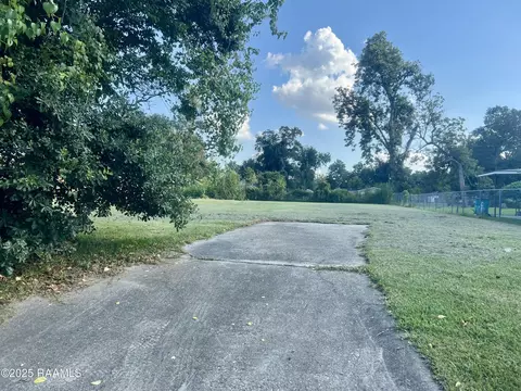 624 E Madison St, Opelousas, LA 70570