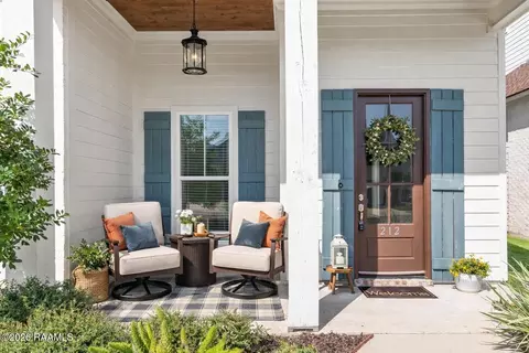 212 San Domingo Dr, Youngsville, LA 70592