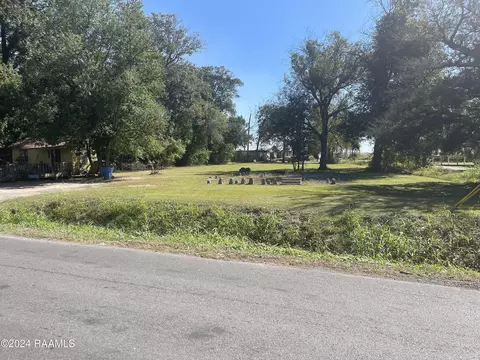 449 St Peter St, Jeanerette, LA 70544