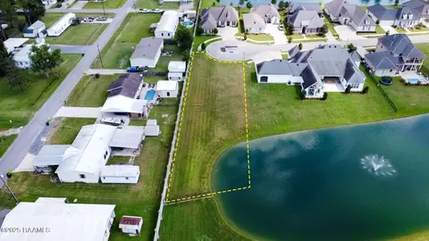 243 Bridgewater Pl, Breaux Bridge, LA 70517