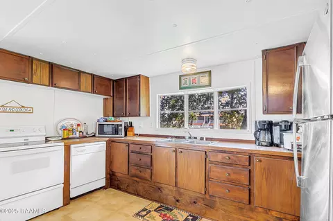 Kitchen - 141 Martin Hebert St, Lake Charles, LA 70607 photo 1 of 2