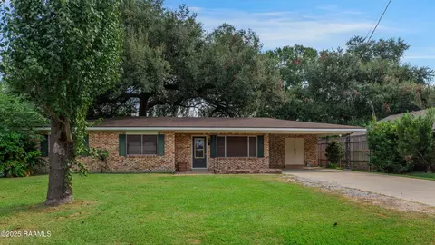 102 Hornsby Rd, Lafayette, LA 70506