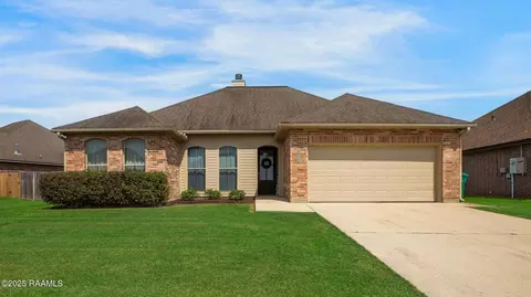 103 Still Waters Rd, Broussard, LA 70518
