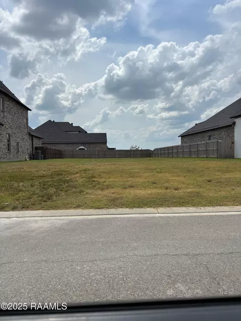 215 Big Lake Run, Youngsville, LA 70592