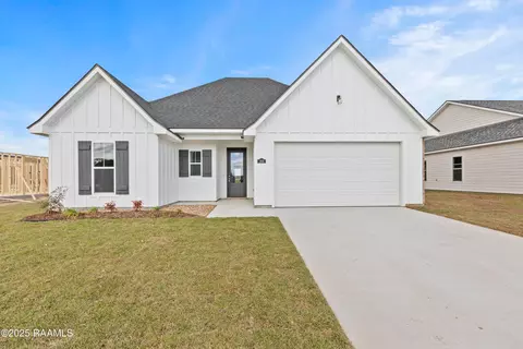 208 Long Creek Ln, Scott, LA 70583