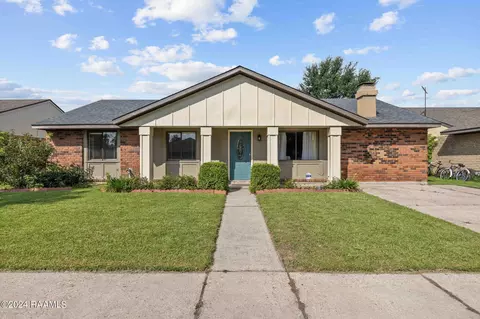 303 Plaza Village Dr, Lafayette, LA 70506