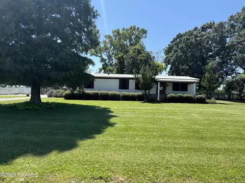 15736 St Elmo Rd, Erath, LA 70533