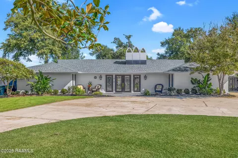 9 River Ln, Lake Charles, LA 70605