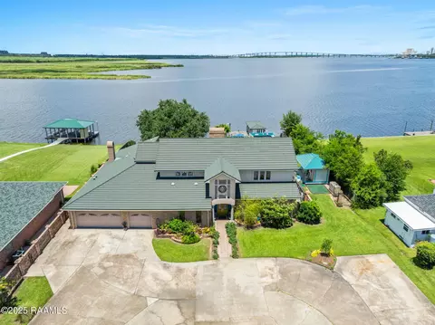 3840 Bluff Ln, Lake Charles, LA 70605