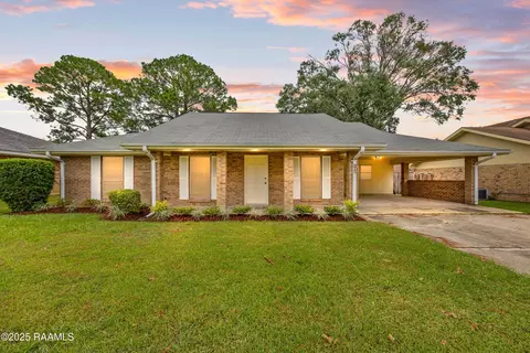 102 Wisteria Dr, Lafayette, LA 70506