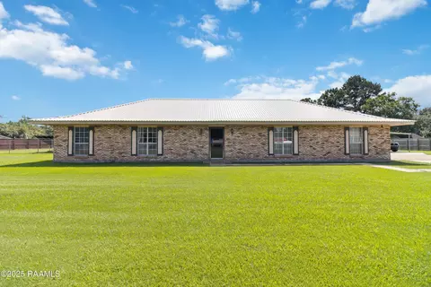 300 Belmont Dr, Opelousas, LA 70570