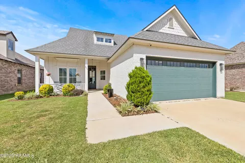 211 San Marcos Dr, Youngsville, LA 70592
