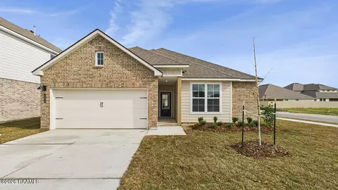 131 Belle Lake Dr, Lafayette, LA 70506