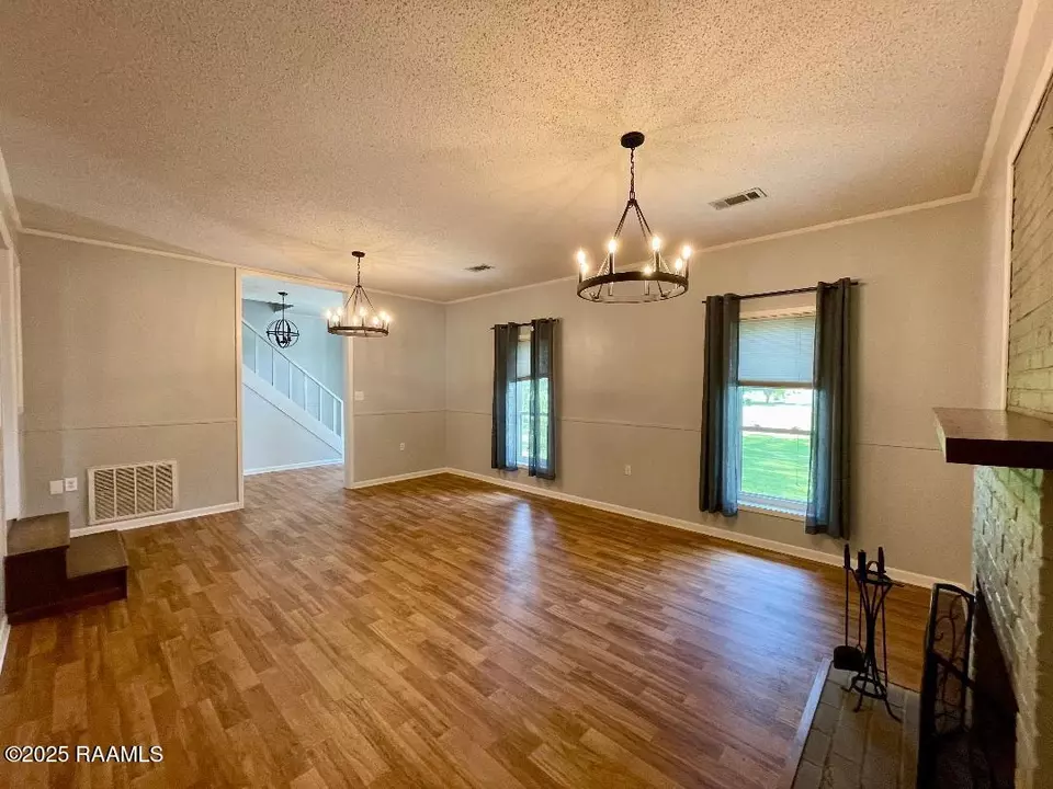 Living - 506 Fort Hamilton Dr, Opelousas, LA 70570 photo 1 of 4