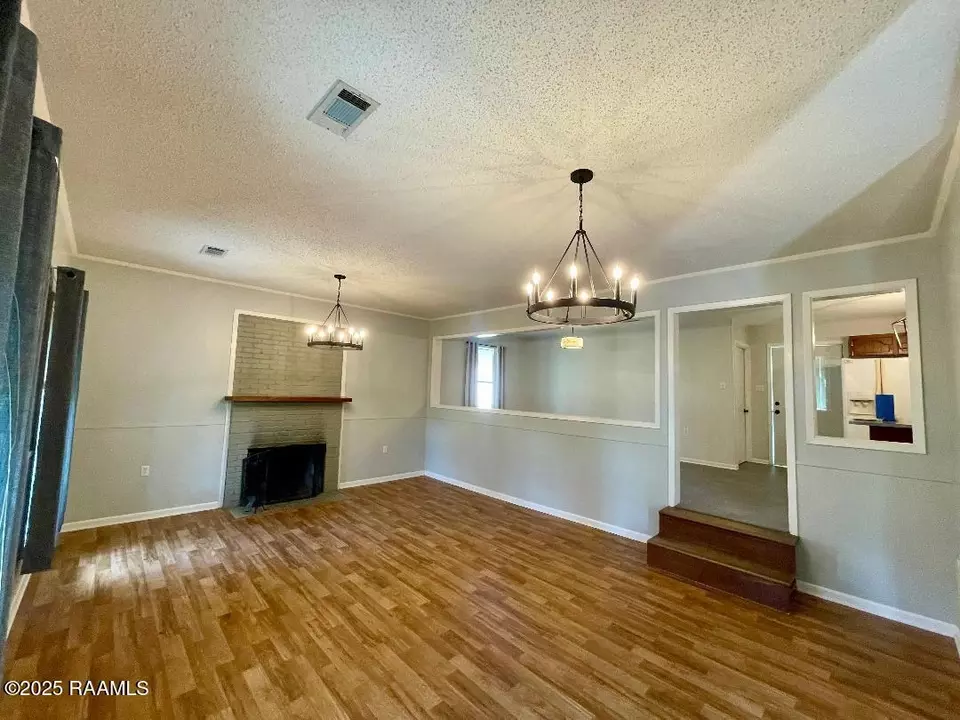 Living - 506 Fort Hamilton Dr, Opelousas, LA 70570 photo 3 of 4