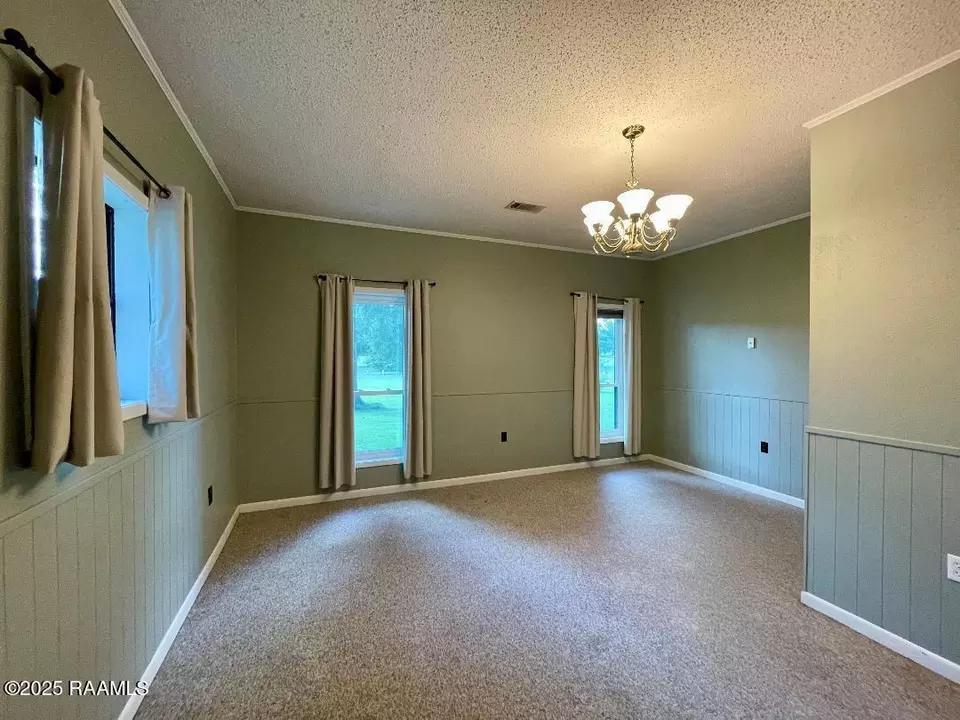 Living - 506 Fort Hamilton Dr, Opelousas, LA 70570 photo 4 of 4