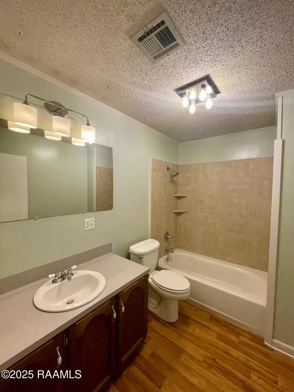 Bath - 506 Fort Hamilton Dr, Opelousas, LA 70570 photo 2 of 4