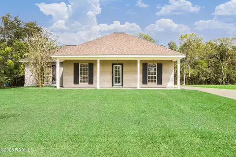 1064 Oleus Champagne Sr Rd, Saint Martinville, LA 70582