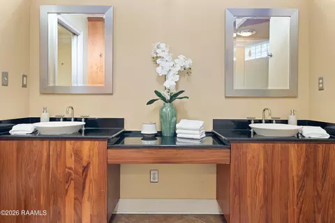Bath - 106 Teche Dr, Lafayette, LA 70503 photo 2 of 6