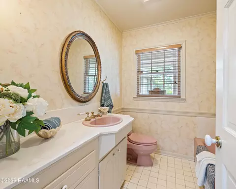 Bath - 106 Teche Dr, Lafayette, LA 70503 photo 4 of 6
