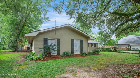 Exterior - 106 Teche Dr, Lafayette, LA 70503 photo 2 of 4
