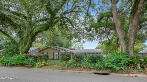 106 Teche Dr, Lafayette, LA 70503