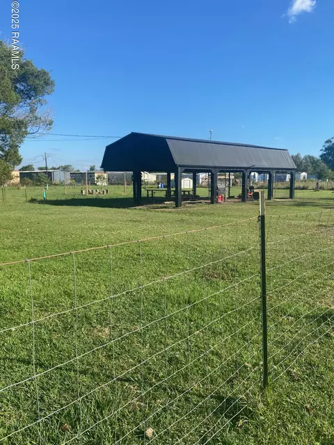 1134 Old Henderson Dr, Henderson, LA 70517