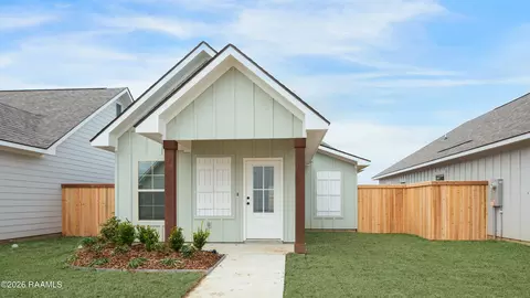 106 Ridgedale Aly, Scott, LA 70583