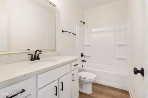 Bath - 128 Frontier Ln, Scott, LA 70583 photo 1 of 2