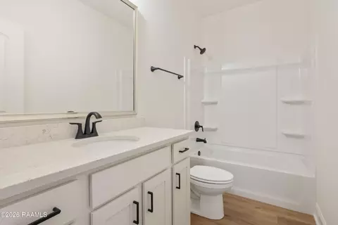 Bath - 124 Frontier Ln, Scott, LA 70583 photo 1 of 1