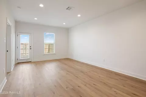 Living - 122 Frontier Ln, Scott, LA 70583 photo 2 of 2