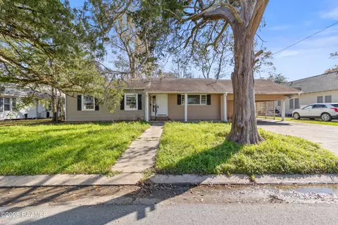 714 E 8th St, Crowley, LA 70526