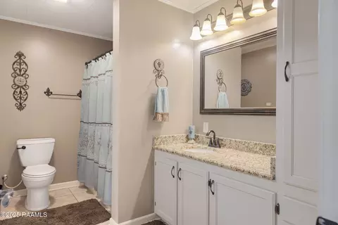 Bath - 17727 Dalton Rd, Kaplan, LA 70548 photo 1 of 2