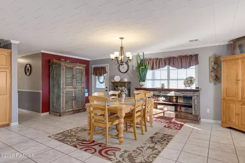 Dining - 17727 Dalton Rd, Kaplan, LA 70548 photo 2 of 5