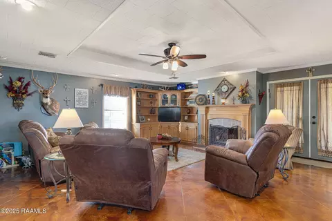 Living - 17727 Dalton Rd, Kaplan, LA 70548 photo 1 of 2