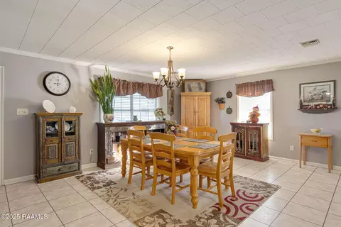 Dining - 17727 Dalton Rd, Kaplan, LA 70548 photo 4 of 5