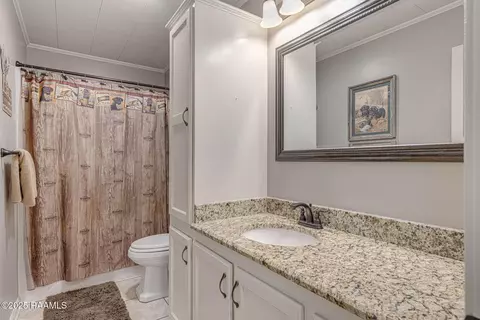 Bath - 17727 Dalton Rd, Kaplan, LA 70548 photo 2 of 2
