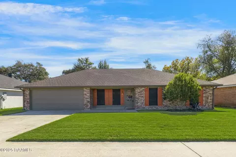 106 Parsonage Ln, Lafayette, LA 70503