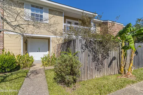 200 Lodge Dr #102, Lafayette, LA 70506