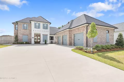 109 Stony Trek Dr, Youngsville, LA 70592
