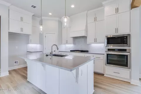 Kitchen - 425 Bozeman Trl, Scott, LA 70583 photo 1 of 2