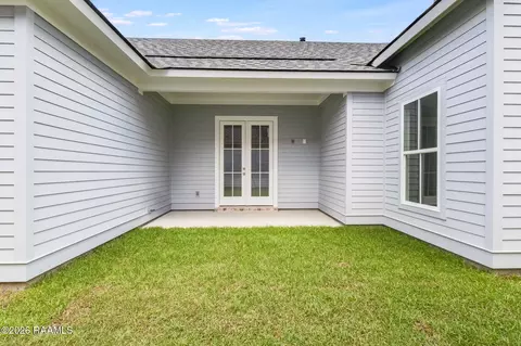Exterior - 425 Bozeman Trl, Scott, LA 70583 photo 2 of 3