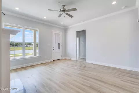 Living - 425 Bozeman Trl, Scott, LA 70583 photo 2 of 2
