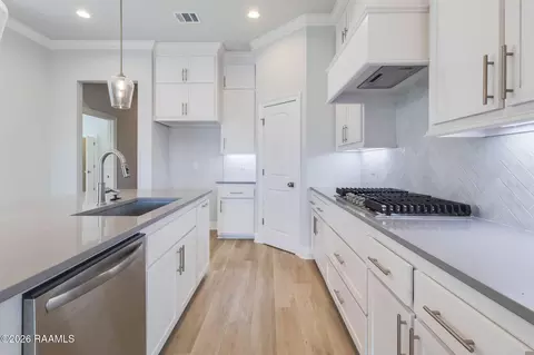 Kitchen - 425 Bozeman Trl, Scott, LA 70583 photo 2 of 2