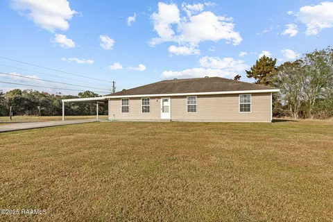 1026 Carmen Dr, Saint Martinville, LA 70582