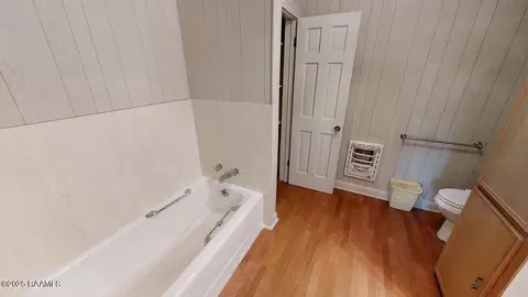 Bath - 112 Abshire Dr, Kaplan, LA 70548 photo 1 of 2