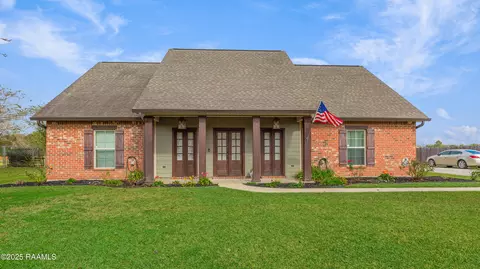 151 Suzanne Dejean Dr, Opelousas, LA 70570