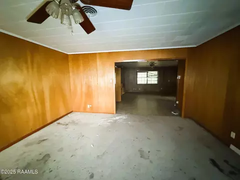 Living - 450 E Vine Ave, Eunice, LA 70535 photo 2 of 3