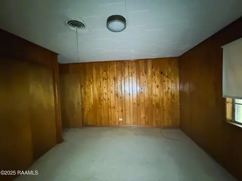 Bedroom - 450 E Vine Ave, Eunice, LA 70535 photo 4 of 6